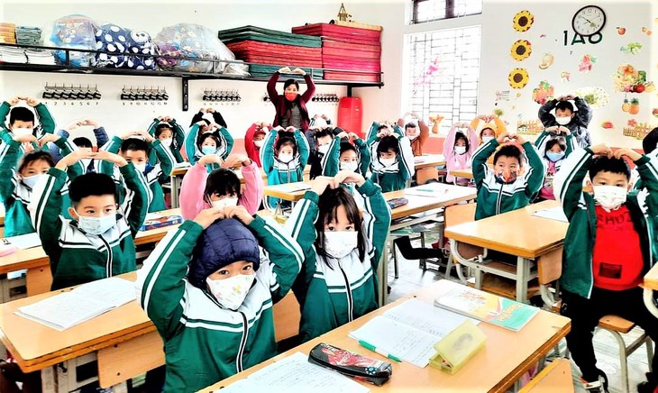 Nóng: Hướng dẫn mới nhất của Bộ Y tế xử trí ca mắc COVID-19; cách ly F1 là học sinh khi học trực tiếp - Ảnh 1.