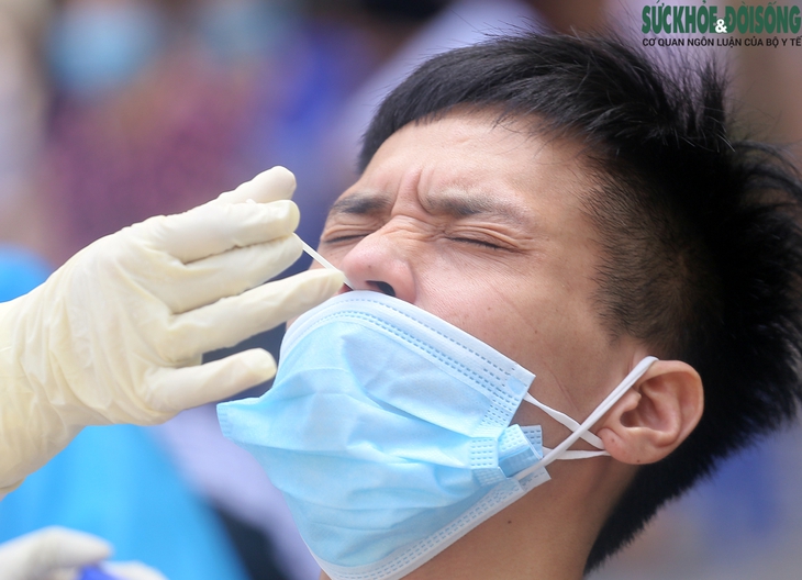 Hà Nội tìm mọi cách bảo vệ người thuộc nhóm nguy cơ mắc COVID-19 - Ảnh 3. Hà Nội tìm mọi cách bảo vệ người thuộc nhóm nguy cơ mắc COVID-19 - Ảnh 3.
