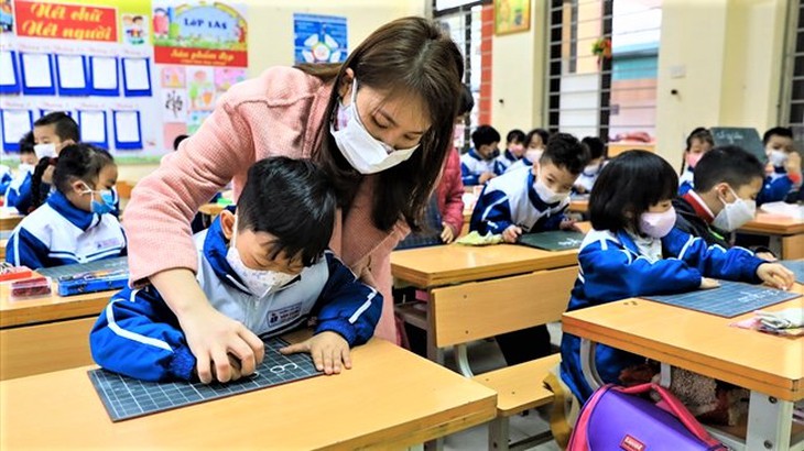 Kiểm soát dịch trong trường học mỗi nơi một kiểu - Ảnh 2. Kiểm soát dịch trong trường học mỗi nơi một kiểu - Ảnh 2.