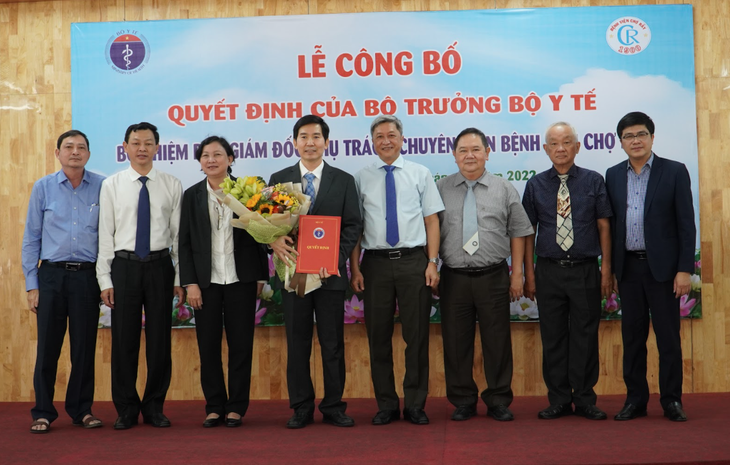 Bổ nhiệm Phó giám đốc phụ trách chuyên môn Bệnh viện Chợ Rẫy - Ảnh 2.