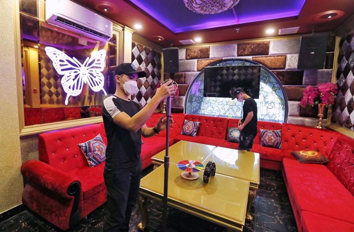 Dịch vụ karaoke, vũ trường mở cửa trở lại: 5 điều kiện cần và đủ - Ảnh 2.