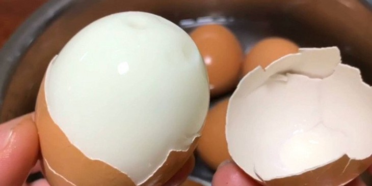 Mẹo luộc trứng vừa sạch vỏ lại dễ bóc - Ảnh 2.