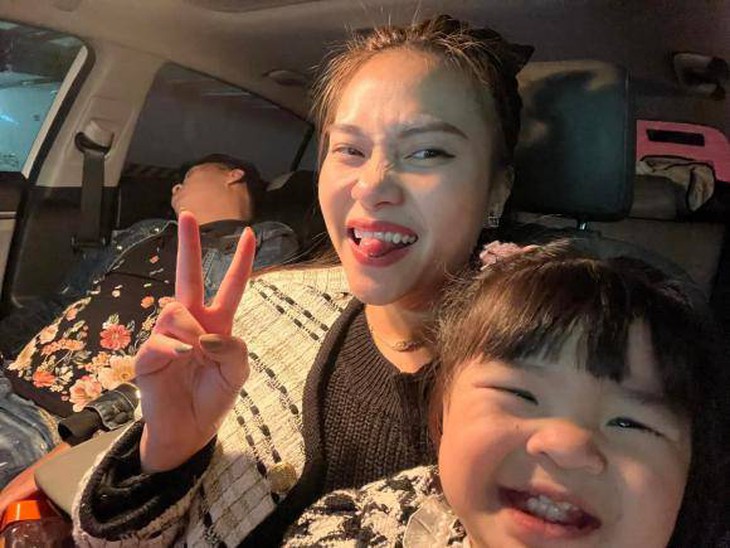 Vợ chồng Trung Ruồi đưa con gái vào viện giữa đêm do mắc dị vật - Ảnh 7.
