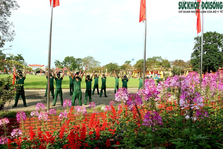 Những ngày đầu trong quân ngũ của tân binh - Ảnh 1.