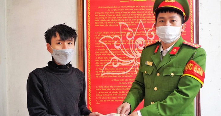 Nhặt được 12 triệu đồng, anh nông dân nghèo trả lại tài sản cho người đánh rơi