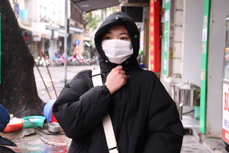 Chùm ảnh- Người dân Hà Nội trải nghiệm cái lạnh tê tái - Ảnh 7. Chùm ảnh- Người dân Hà Nội trải nghiệm cái lạnh tê tái - Ảnh 7.