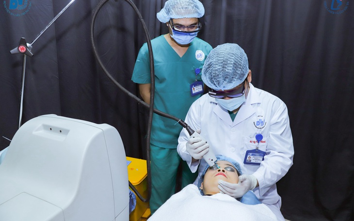Laser màu xung - kỹ thuật cao mới trong điều trị hạt cơm phẳng 