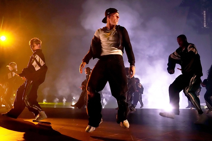 Ngôi sao ca nhạc Justin Bieber mắc COVID-19, đột ngột hủy diễn trong tour quanh thế giới - Ảnh 5. Ngôi sao ca nhạc Justin Bieber mắc COVID-19, đột ngột hủy diễn trong tour quanh thế giới - Ảnh 5.