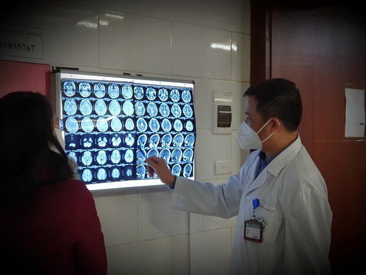 Hà Nội: Dùng than sưởi ấm, 3 người nhập viện trong đêm và những khuyến cáo từ bác sĩ - Ảnh 1. Hà Nội: Dùng than sưởi ấm, 3 người nhập viện trong đêm và những khuyến cáo từ bác sĩ - Ảnh 1.