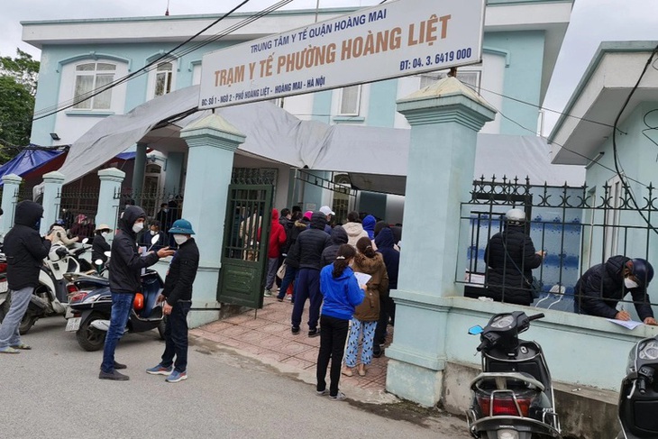 Phó Chủ tịch UBND TP. Hà Nội yêu cầu tăng cường lực lượng y tế cho địa bàn "nóng" - Ảnh 2.