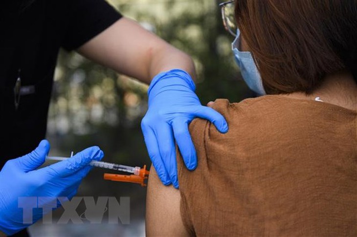 Nguy cơ mắc chứng đông máu sau khi tiêm vaccine COVID-19 là rất thấp - Ảnh 1.