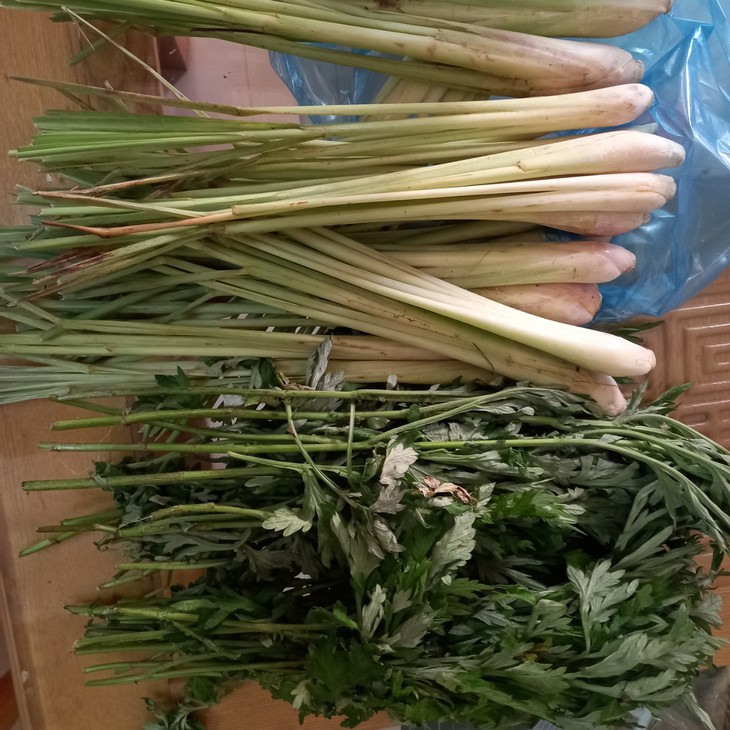 Nhộn nhịp mua lá xông mùa COVID-19 - Ảnh 8.