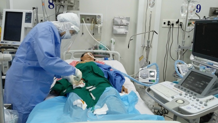 Câu chuyện về những cặp vợ chồng gác lại niềm riêng, 'lao' vào cuộc chiến với COVID-19 - Ảnh 3. Câu chuyện về những cặp vợ chồng gác lại niềm riêng, 'lao' vào cuộc chiến với COVID-19 - Ảnh 3.