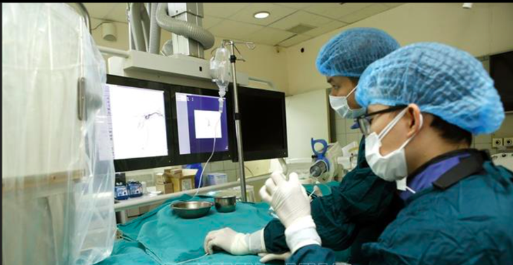 Lập nhiều kỳ tích, nâng tầm y học Việt nhờ kỹ thuật cao trong can thiệp điện quang - Ảnh 2. Lập nhiều kỳ tích, nâng tầm y học Việt nhờ kỹ thuật cao trong can thiệp điện quang - Ảnh 2.