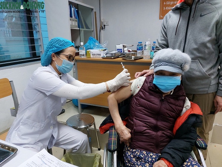 Đẩy nhanh tiêm chủng vaccine để ứng phó với dịch bệnh - Ảnh 1.