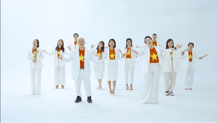 ‘Sao Mai’ Hiền Anh và chồng biết ơn các y bác sĩ bằng ‘Giữ mãi những nụ cười’ - Ảnh 9.