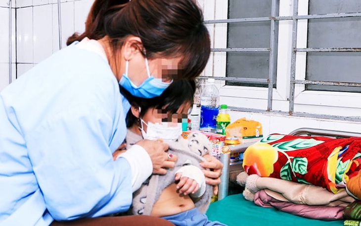 Nhiều trẻ bị bỏng do bất cẩn trong lúc xông phòng bệnh