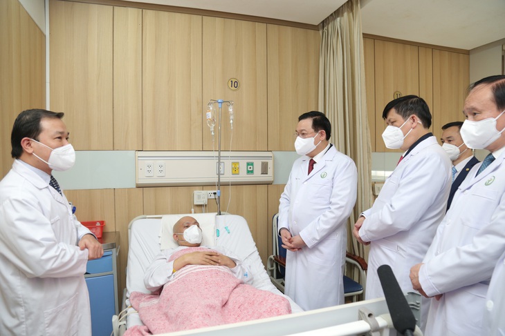 Chủ tịch Quốc hội: Trong cuộc chiến chống đại dịch COVID-19, đóng góp của đội ngũ cán bộ y tế không thể đong đếm được - Ảnh 1. Chủ tịch Quốc hội: Trong cuộc chiến chống đại dịch COVID-19, đóng góp của đội ngũ cán bộ y tế không thể đong đếm được - Ảnh 1.