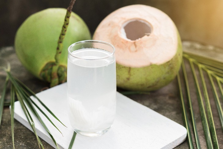 Người mắc COVID-19 có nên uống nước dừa không? - Ảnh 5.