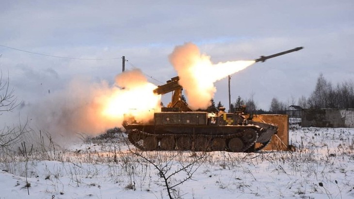 Ngày thứ 2 Nga triển khai chiến dịch đặc biệt ở Donbass: Quân đội Ukraine tấn công Gorlovka với 40 quả tên lửa - Ảnh 4.