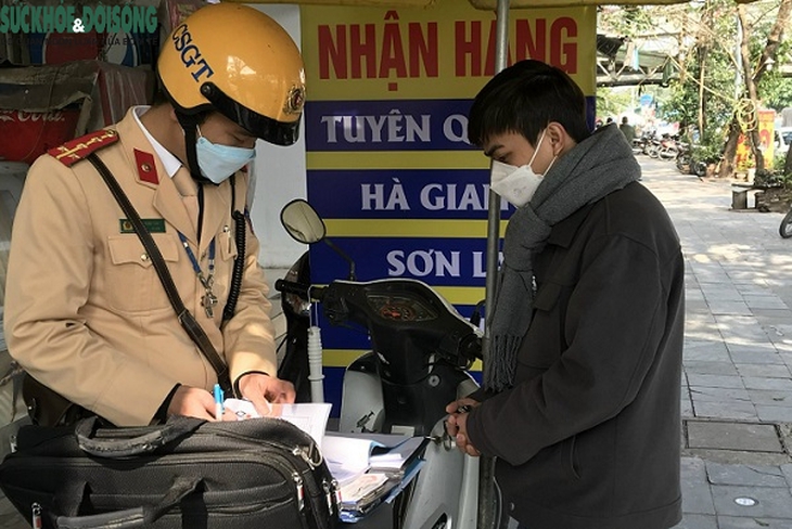 Nộp phạt giao thông tại nhà, nhận giấy tờ tận tay - Ảnh 3. Nộp phạt giao thông tại nhà, nhận giấy tờ tận tay - Ảnh 3.
