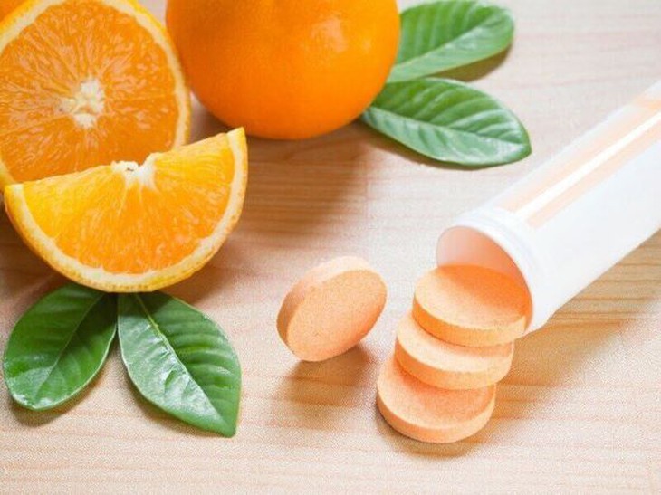 Trẻ em có nên uống viên sủi vitamin C thường xuyên?- Ảnh 1.