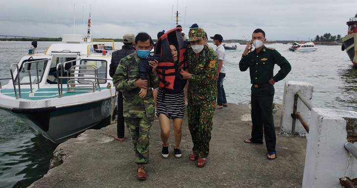 Thủ tướng: Khẩn trương điều tra, làm rõ, xử lý nghiêm vụ chìm tàu khách du lịch tại Quảng Nam - Ảnh 2. Thủ tướng: Khẩn trương điều tra, làm rõ, xử lý nghiêm vụ chìm tàu khách du lịch tại Quảng Nam - Ảnh 2.