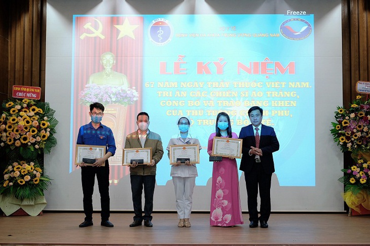 BVĐK Trung ương Quảng Nam tri ân bác sĩ tuyến đầu chống dịch - Ảnh 2. BVĐK Trung ương Quảng Nam tri ân bác sĩ tuyến đầu chống dịch - Ảnh 2.