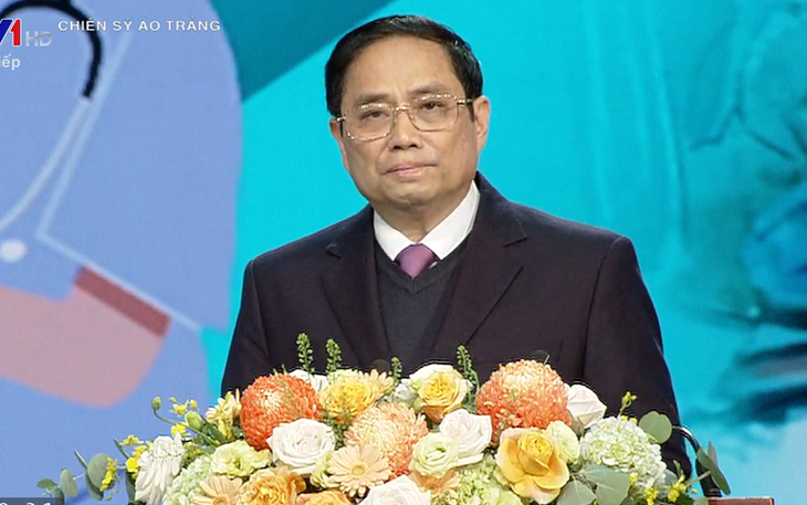 Thủ tướng: Khẩn trương nghiên cứu đề xuất ban hành chính sách đặc thù đối với nhân viên y tế 