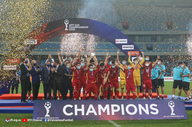 U23 Việt Nam vô địch Đông Nam Á: Tự hào các ‘chiến binh sao vàng’ - Ảnh 2.