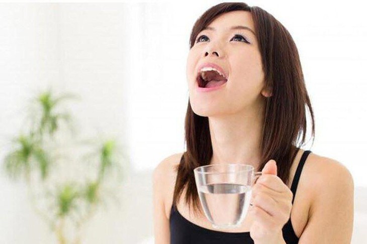 Chuyên gia hướng dẫn súc họng đúng cách giúp phòng bệnh hiệu quả - Ảnh 4. Chuyên gia hướng dẫn súc họng đúng cách giúp phòng bệnh hiệu quả - Ảnh 4.