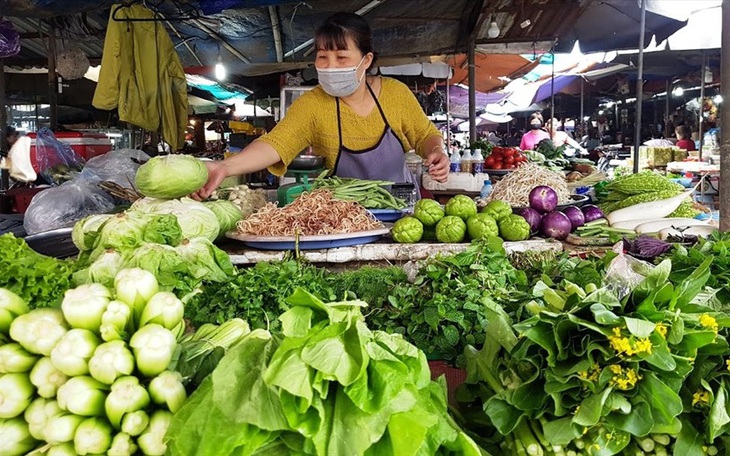 Xăng dầu, lương thực, thực phẩm đua nhau tăng giá khiến CPI tháng 2 tăng 1%