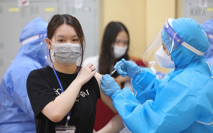 Chiều 28/2: 53 tỉnh, thành bao phủ vaccine phòng COVID-19 mũi 2 cho trẻ từ 12-17 tuổi trên 90% 