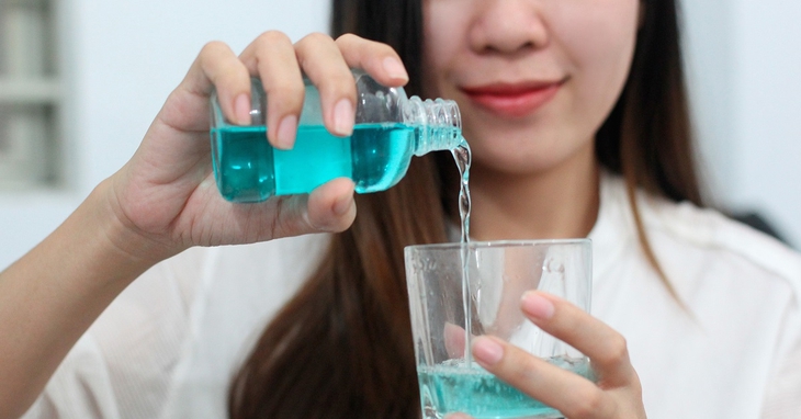 Chuyên gia hướng dẫn súc họng đúng cách giúp phòng bệnh hiệu quả - Ảnh 3. Chuyên gia hướng dẫn súc họng đúng cách giúp phòng bệnh hiệu quả - Ảnh 3.