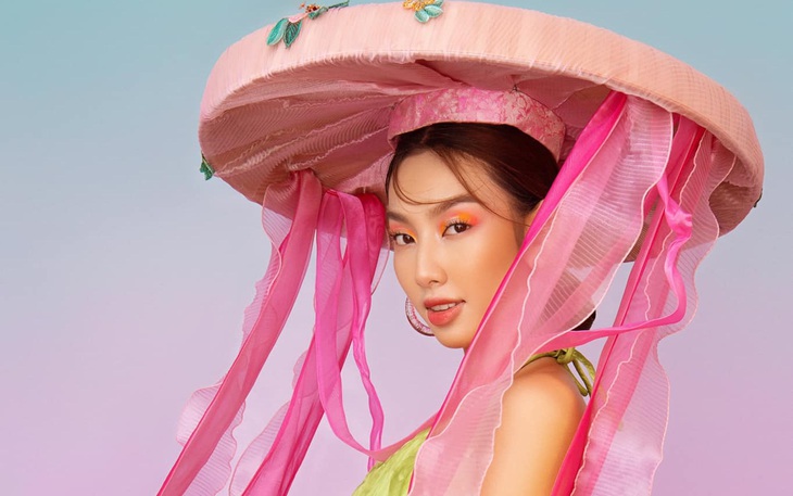 Hoa hậu Nguyễn Thúc Thùy Tiên ‘khoe’ ảnh Tết Nhâm Dần, nói về kiêng kị năm tuổi
