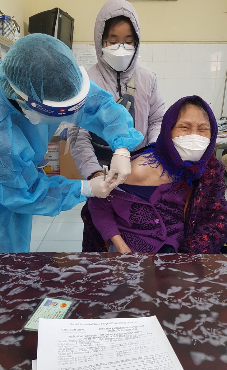 Chiều 3/2: Đẩy mạnh chiến dịch tiêm chủng vaccine thần tốc mùa Xuân; cả nước đã tiêm trên 181,6 triệu liều - Ảnh 1. Chiều 3/2: Đẩy mạnh chiến dịch tiêm chủng vaccine thần tốc mùa Xuân; cả nước đã tiêm trên 181,6 triệu liều - Ảnh 1.