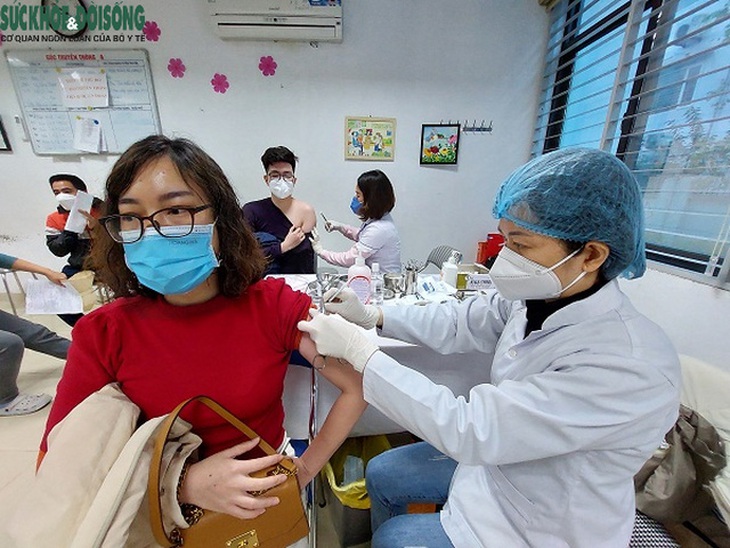 Chiều 5/2: Cả nước tiêm hơn 182,1 triệu liều vaccine phòng COVID-19; TP HCM liên tiếp 5 tuần là 'vùng xanh' - Ảnh 1. Chiều 5/2: Cả nước tiêm hơn 182,1 triệu liều vaccine phòng COVID-19; TP HCM liên tiếp 5 tuần là 'vùng xanh' - Ảnh 1.