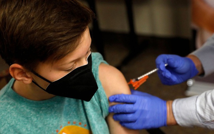 Tiêm vaccine phòng COVID-19 cho trẻ từ 5-11 tuổi từng bước, thận trọng, đặt an toàn lên hàng đầu