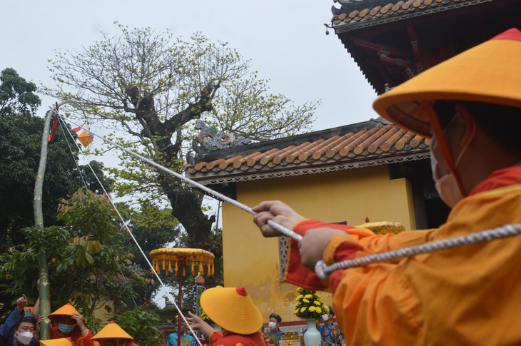 Độc đáo nghi lễ hạ nêu, khai ấn trong Hoàng cung Huế - Ảnh 3.