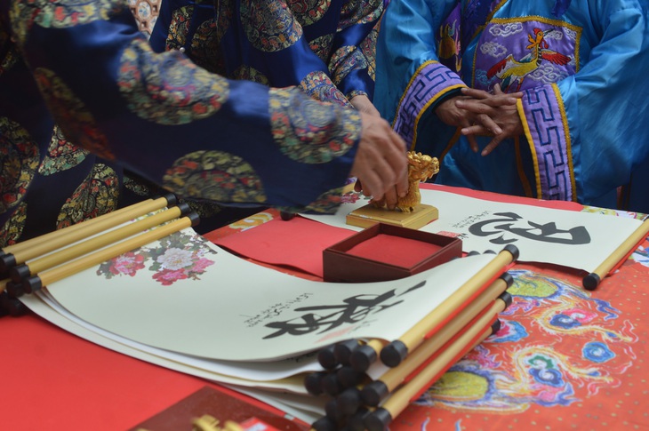 Độc đáo nghi lễ hạ nêu, khai ấn trong Hoàng cung Huế - Ảnh 8.