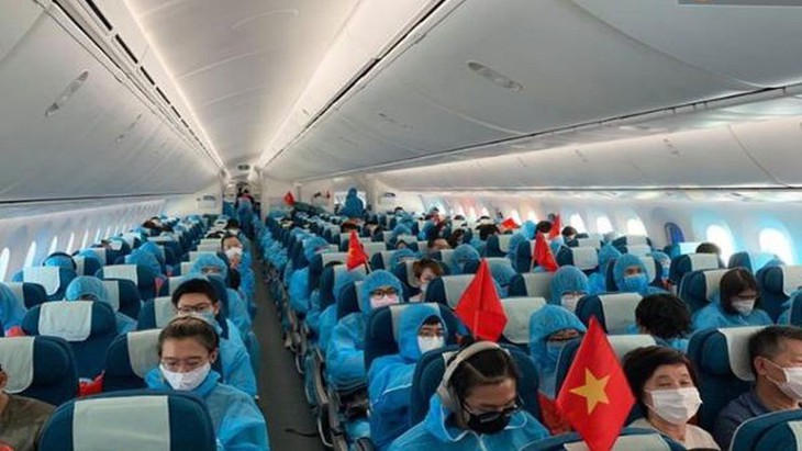 Phó Thủ tướng Vũ Đức Đam yêu cầu tạo điều kiện để công dân Việt Nam nhập cảnh về nước - Ảnh 2. Phó Thủ tướng Vũ Đức Đam yêu cầu tạo điều kiện để công dân Việt Nam nhập cảnh về nước - Ảnh 2.