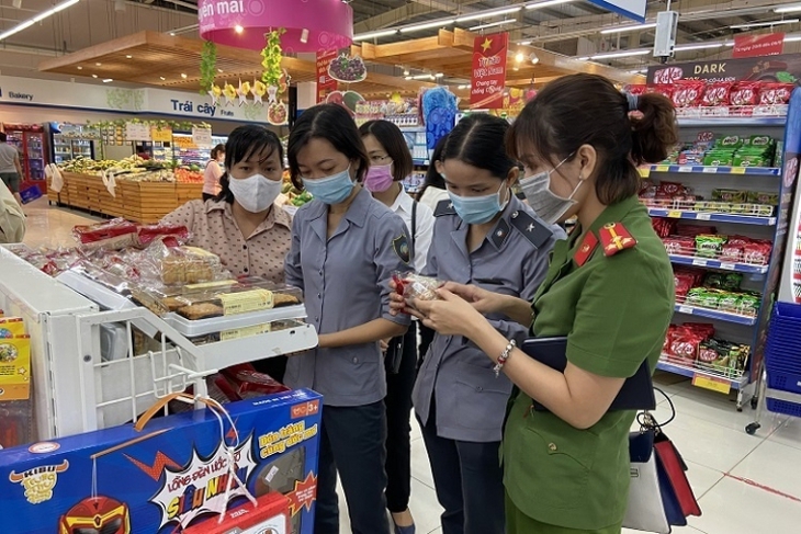 Bộ Y tế yêu cầu xử lý nghiêm, công khai vi phạm an toàn thực phẩm mùa Lễ hội Xuân năm 2022  - Ảnh 1.