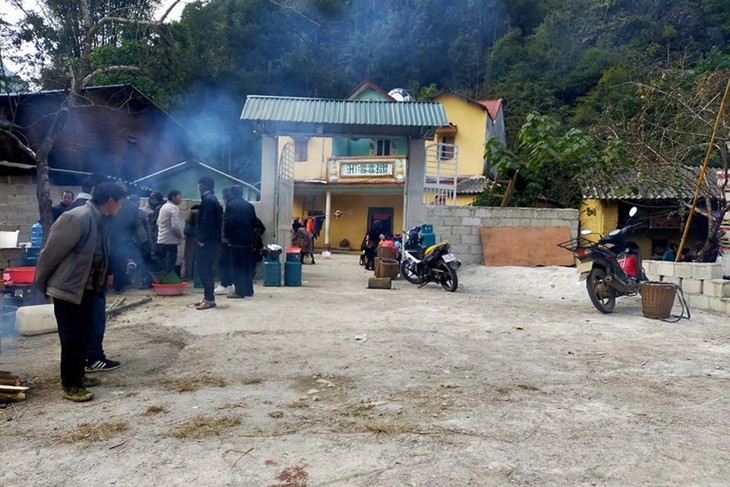 Những tai nạn thương tâm do đốt than, củi để sưởi ấm mùa lạnh - Ảnh 2.