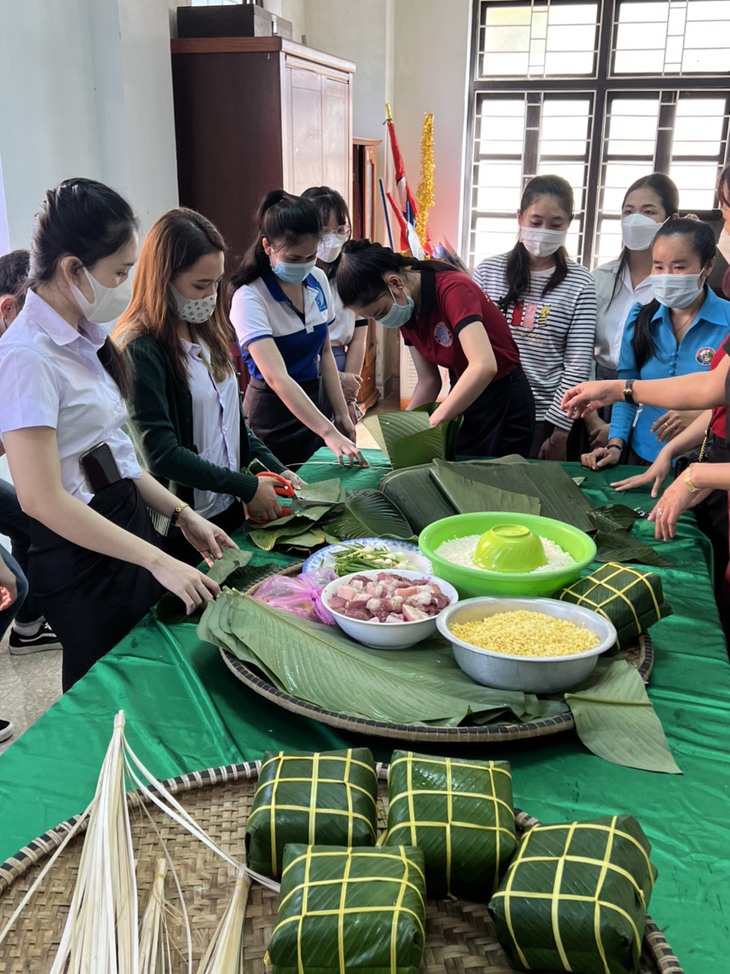 Cái Tết cổ truyền Việt Nam đặc biệt của du học sinh Lào - Ảnh 1.