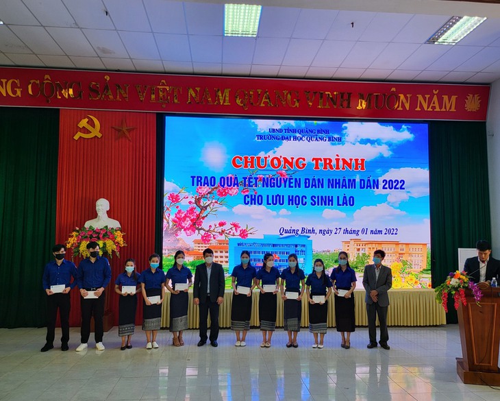 Cái Tết cổ truyền Việt Nam đặc biệt của du học sinh Lào - Ảnh 2.