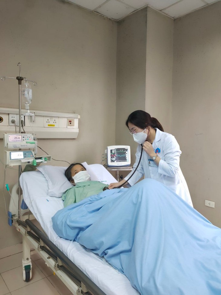 BV Hữu Nghị khám, tư vấn, điều trị người bệnh hậu COVID-19 - Ảnh 3.
