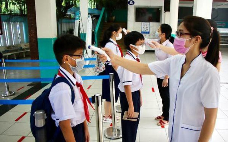 Sẵn sàng phương án xử trí, điều trị cho học sinh mắc COVID-19 khi trở lại trường