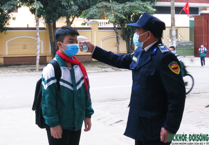 Phát hiện hàng trăm F0 trong trường học, học sinh từ lớp 1 đến lớp 6 ở Nghệ An chuyển sang học trực tuyến - Ảnh 1. Phát hiện hàng trăm F0 trong trường học, học sinh từ lớp 1 đến lớp 6 ở Nghệ An chuyển sang học trực tuyến - Ảnh 1.