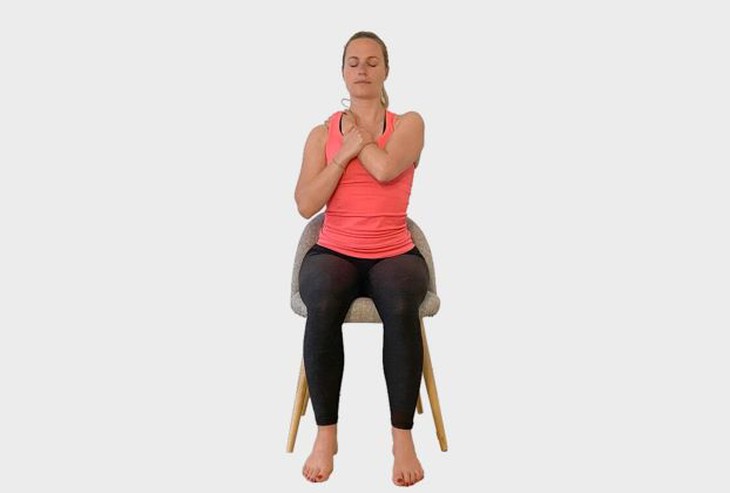 7 động tác giúp thư giãn và ngăn ngừa đau cổ vai gáy - Ảnh 8.
