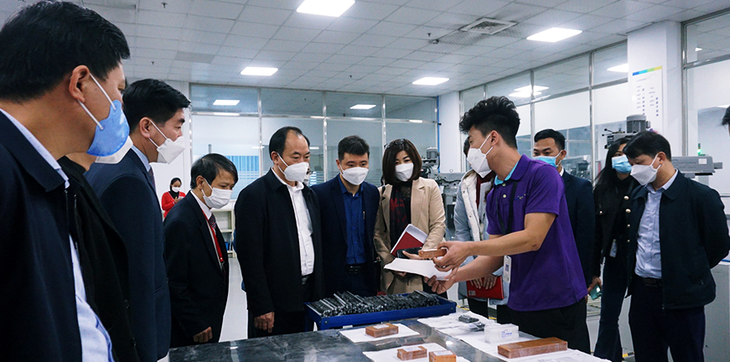 Doanh nghiệp tìm nhân lực từ các trường khi thiếu hụt lao động do dịch bùng phát - Ảnh 2. Doanh nghiệp tìm nhân lực từ các trường khi thiếu hụt lao động do dịch bùng phát - Ảnh 2.